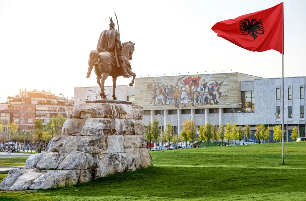 Tirana Skanderberg Flagge